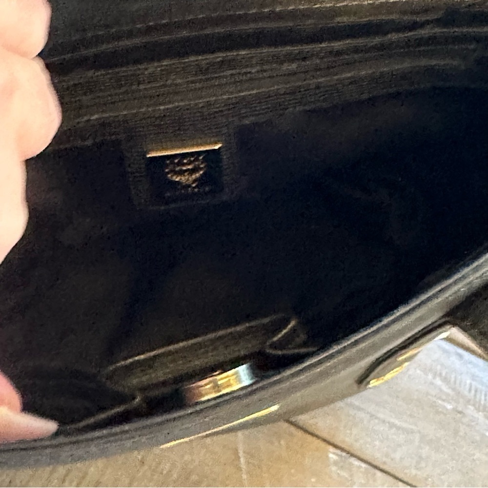 🔥Authentic Vintage MCM Small Black Saffiano  Leather Tote Bag/ Flap Closure 🔥 - Picture 13 of 13